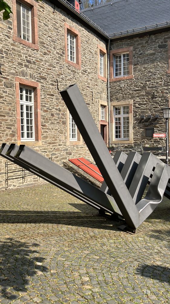 Huber & Schlögel Gmbh Steinmetz + Bildhauer STAHL-SKULPTUR VERFORMUNG VOM BILDHAUER ALF LECHNER - Austraße 7