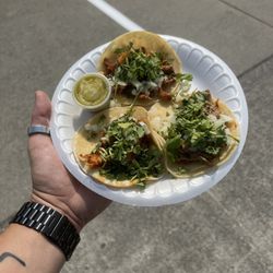 A Que Tacos - Street tacos