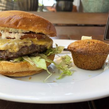 Windsor - Windsor style burger and jalapeño cornbread - New American Near Me - Phoenix, Arizona Windsor - Windsor style burger and jalapeño cornbread - New American Near Me - Phoenix, Arizona