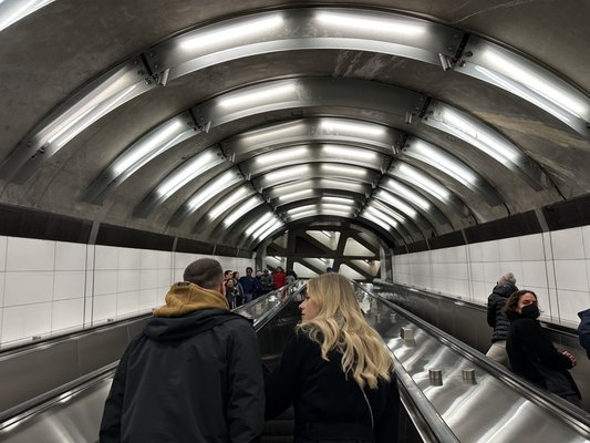 86 St by null