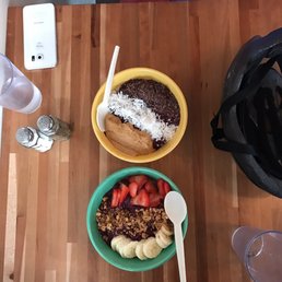 Goji Berry Acai Bowl