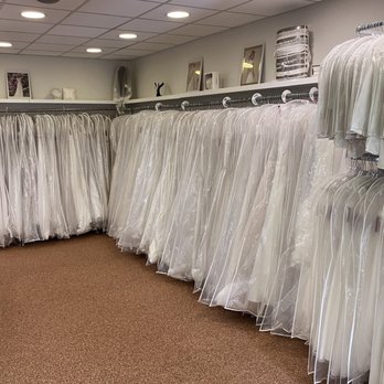 Robin Uitgaansmode - Gedeelte van onze bruidsjurken collectie - Women's Clothing Near Me - Amsterdam, New Hampshire Robin Uitgaansmode - Gedeelte van onze bruidsjurken collectie - Women's Clothing Near Me - Amsterdam, New Hampshire