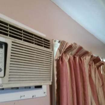 Lone Pine Motel - Air conditioner held together with duct tape and just a little dirty. - Hotels Near Me - Garberville, California