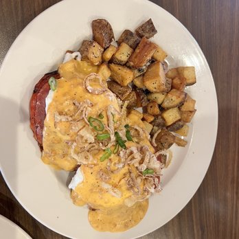 Salute Taverna - Chorizo eggs Benedict - Italian Near Me - Taylor, Michigan Salute Taverna - Chorizo eggs Benedict - Italian Near Me - Taylor, Michigan