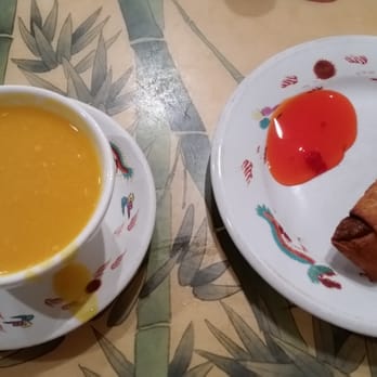 Jade Palace Restaurant - Soup of the day and lunch eggroll - Chinese Near Me - Humble, Texas