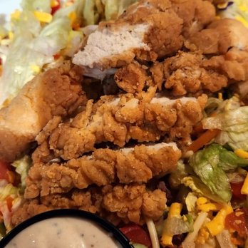 Uno Pizzeria & Grill - Pizza Near Me - Tabb, Virginia