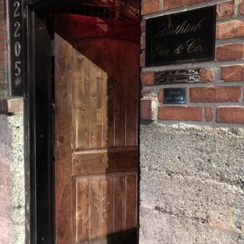 Bathtub Gin - Entrance - Cocktail Bars Near Me - Seattle, Washington