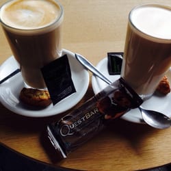 Gimme Coffee - Lækker latte og stort udvalg af Questbarer i baren