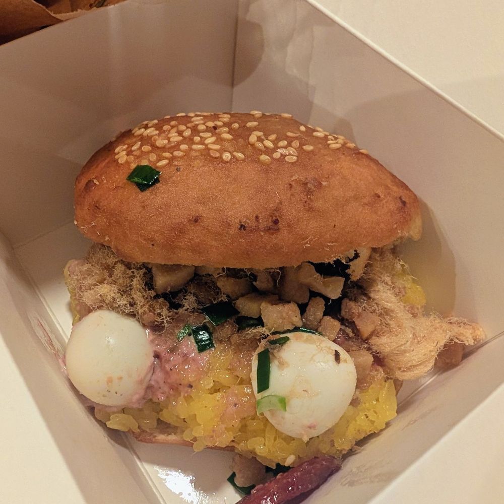 Banh Anh Em - Bánh Tiêu Xôi Kẹp - Vietnamese Near Me - New York, New York