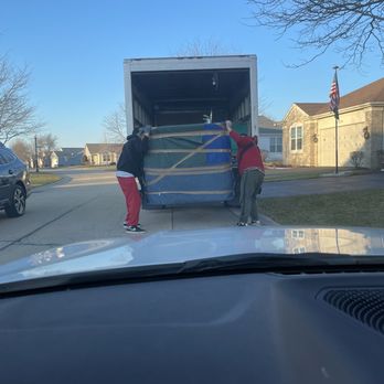 Chicago Marathon Movers - 2 pc china cabinet - Movers Near Me - Chicago, Illinois
