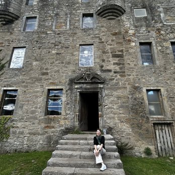 Rabbie's - Midhope Castle  known as Lallybroch in Outlander - Tours Near Me