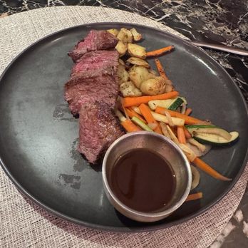 MAD - Filet Mignon with vegetables - Spanish Near Me - Houston, Texas MAD - Filet Mignon with vegetables - Spanish Near Me - Houston, Texas