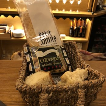 Petit Comite - Bread basket - Mediterranean Near Me - Seville, SE