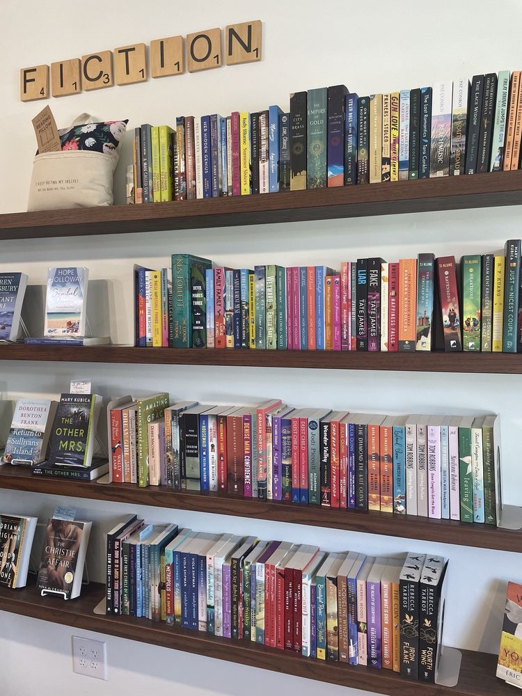 MacIntosh Books + Paper Logo