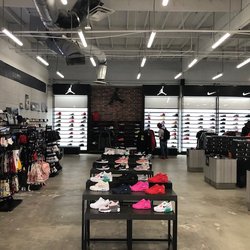 Shoe Palace - Shoe Palace
