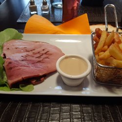Le Cockpit - Plat jambon grillé accompagné de frites