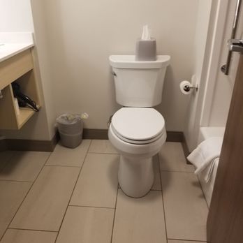 Holiday Inn Express Flint-Campus Area - Toilet!!! - Hotels Near Me - Flint, Michigan Holiday Inn Express Flint-Campus Area - Toilet!!! - Hotels Near Me - Flint, Michigan