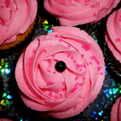 Puzzles Bakery and Diner - Top view of wedding cupcakes