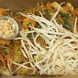 Siam Thai Cusine - Pad Thai with tofu and veggies