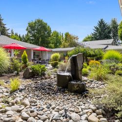 Aegis Living Issaquah - Outdoor area