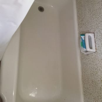 Luxos Maids - Super white tub after Eduardo cleaned it! So happy! - Home Cleaning Near Me - Los Angeles, California Luxos Maids - Super white tub after Eduardo cleaned it! So happy! - Home Cleaning Near Me - Los Angeles, California