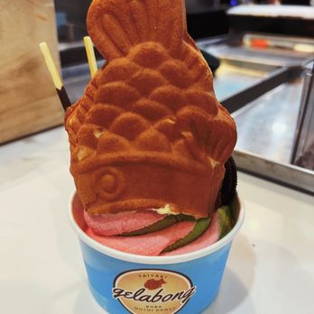 Gelabong - Taiyaki with strawberry & matcha soft serve and custard filling - Bubble Tea Near Me - San Diego, California Gelabong - Taiyaki with strawberry & matcha soft serve and custard filling - Bubble Tea Near Me - San Diego, California