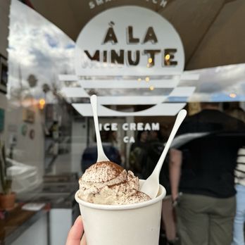 à la minute - Espresso chips ice cream - Ice Cream & Frozen Yogurt Near Me - Redlands, California à la minute - Espresso chips ice cream - Ice Cream & Frozen Yogurt Near Me - Redlands, California