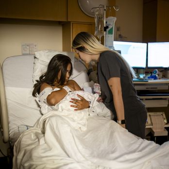 Doula Manu Orsi - First moments of bonding -- guiding her through the first latch. - Doulas Near Me Doula Manu Orsi - First moments of bonding -- guiding her through the first latch. - Doulas Near Me