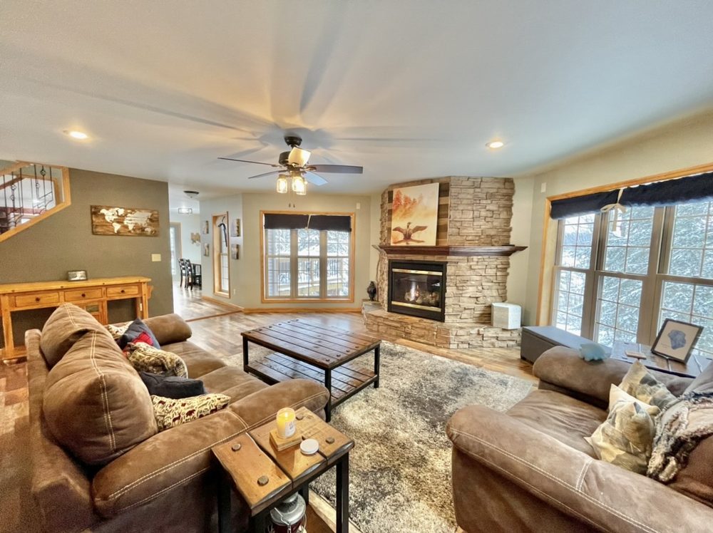 BRIDGER HOPKINS GRAND PROPERTIES REAL ESTATE Contact Agent 11