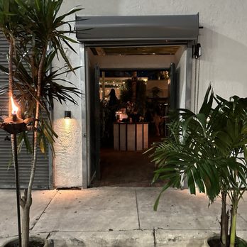 Sunny's Steakhouse - Cocktail Bars Near Me - Miami, Florida