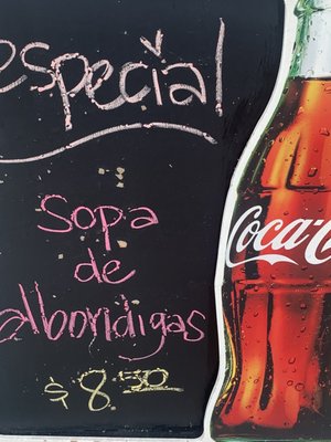 Lola's 7 Up Market & Deli by null