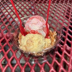 Bruster's Real Ice Cream - Banana pudding & Strawberry Shortcake