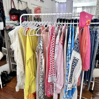 Etoile Lou - Used, Vintage & Consignment Near Me - Deep River, Connecticut Etoile Lou - Used, Vintage & Consignment Near Me - Deep River, Connecticut