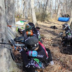Flying Colours Paintball - Flying Colours Paintball hier ust Action im Paintball Wald