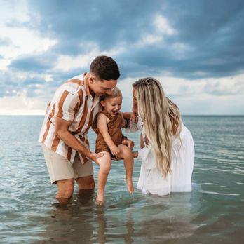 Chasing Creative - Family Photoshoot on the beach in Delnor Wiggins Pass State Park in Naples, Florida. - Session Photography Near Me Chasing Creative - Family Photoshoot on the beach in Delnor Wiggins Pass State Park in Naples, Florida. - Session Photography Near Me