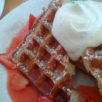 Cream Pot - Strawberry Waffles - Breakfast & Brunch Near Me - Honolulu, Hawaii