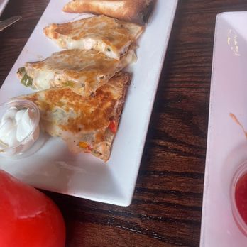 Harlem Tavern - Chicken Quesadilla - Pubs Near Me - New York, New York Harlem Tavern - Chicken Quesadilla - Pubs Near Me - New York, New York