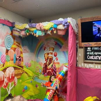 HomeSpun Yogurt - Costume area - Ice Cream & Frozen Yogurt Near Me - Lincoln, California HomeSpun Yogurt - Costume area - Ice Cream & Frozen Yogurt Near Me - Lincoln, California