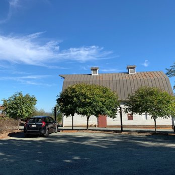 Blenheim Vineyards - Wineries Near Me - Charlottesville, Virginia