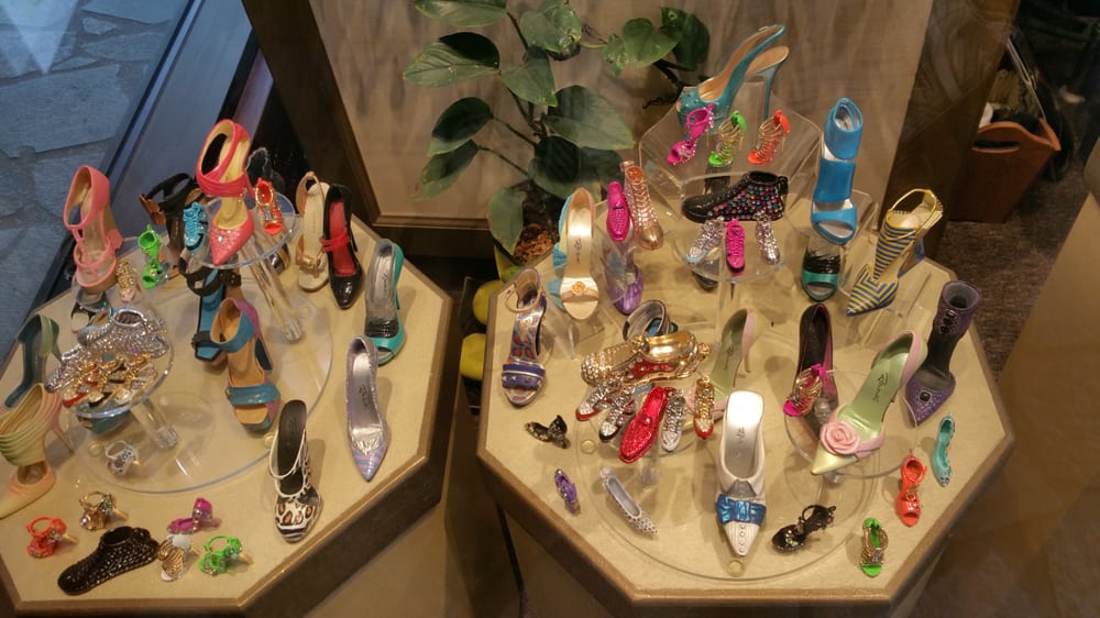 SHOE EMPORIUM Updated September 2024 16 Photos 2005 Kalia Rd