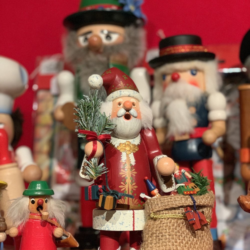 Kristopher Kyer’s “Christmas Corner” - Holiday Decorations Near Me - Pasadena, California Kristopher Kyer’s “Christmas Corner” - Holiday Decorations Near Me - Pasadena, California