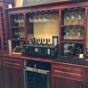 DC Estate Winery - Bottle chiller - Wedding Planning Near Me - South Beloit, Illinois