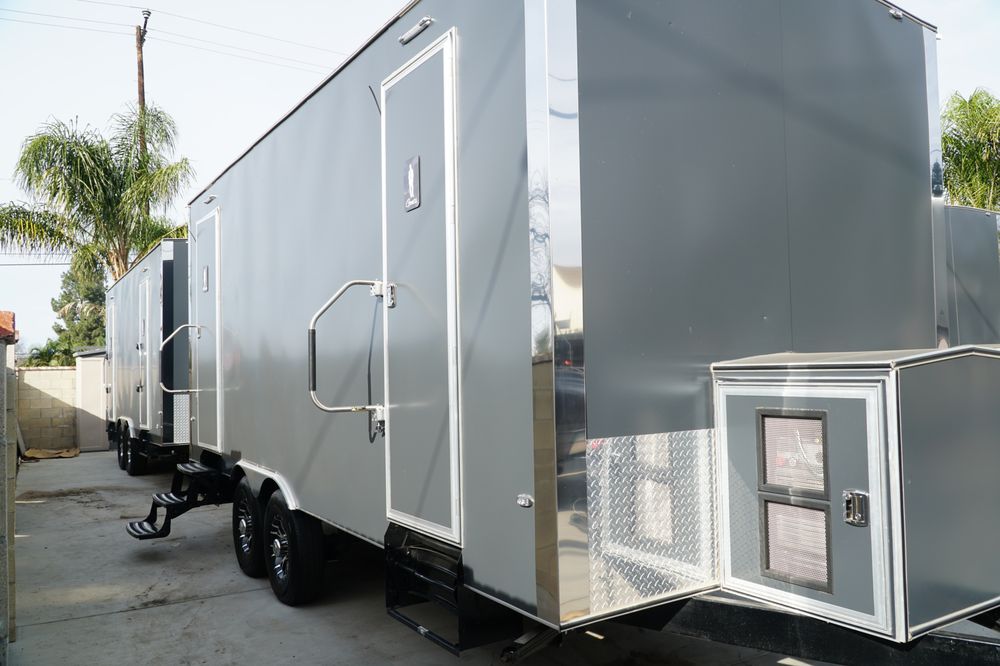 MAGIC LUXURY TOILETS Los Angeles, California Party Equipment