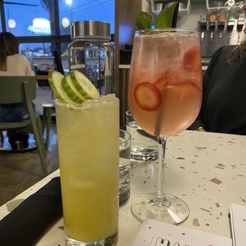 Pigzza - Cat jumper and white sangria - Pizza Near Me - Orlando, Florida