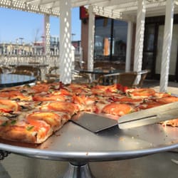 Fratelli's Kitchen - Vegetarian Pizza...thin crust!