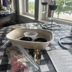 Peninsula Cellars - The picnic snack and flight.