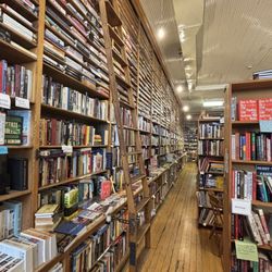 Pearl Street Books - So comfortable and inviting.