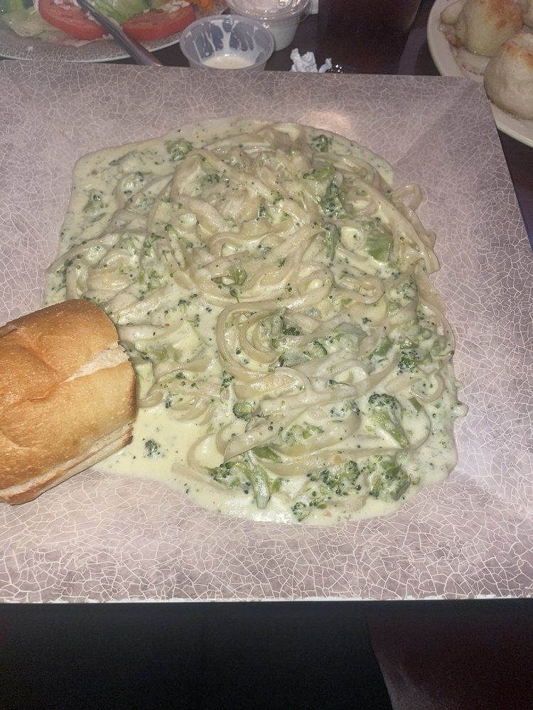 Roma Family Restaurant Logo