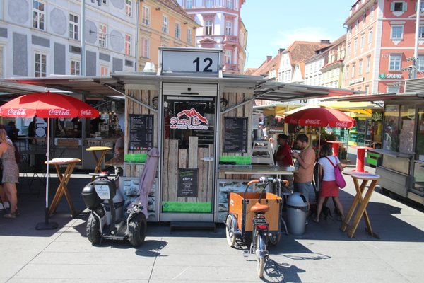 Würstelstand 12, weil's wurscht is by null