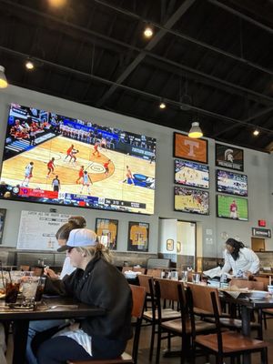 BoomBozz Craft Pizza & Taphouse - East Nashville by null
